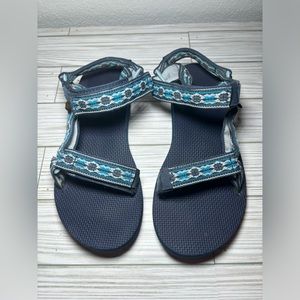 Teva size 7
